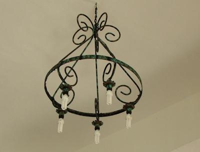 Chandelier, Simple