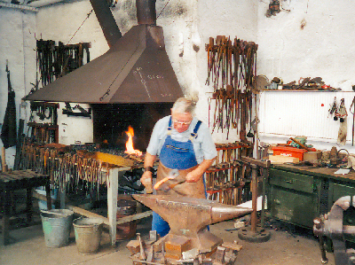  Another Nice Shop with large double pointed Anvil