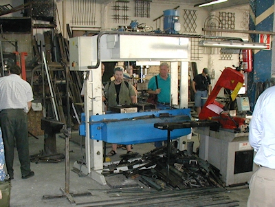 Hydraulic Press with Sliding Cylinder