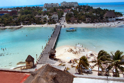 Bridge to Avalon Reef Club, Club toward Town